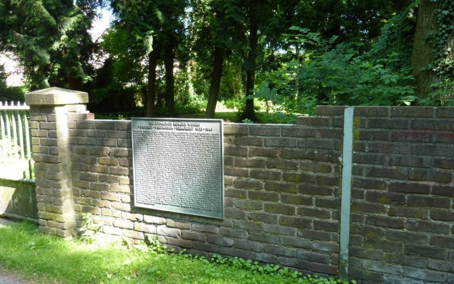 мемориальная доска жертвам Холокоста в Везеле